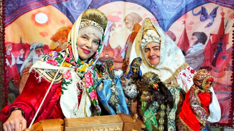 В гостях у Петрушки. Потешный спектакль «Весёлый Петрушка»