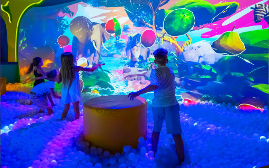 Мультимедийное путешествие в Hello Park